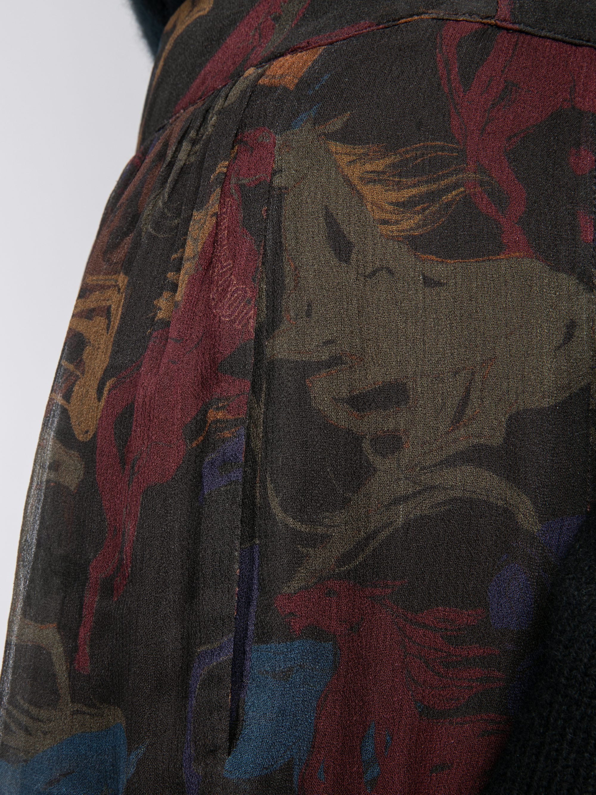 Jadys Skirt - Short chiffon skirt with print and slit, zip fastening.